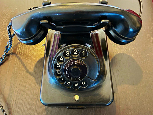 Antikes wählscheiben telefon - antikes, wählscheiben-telefon