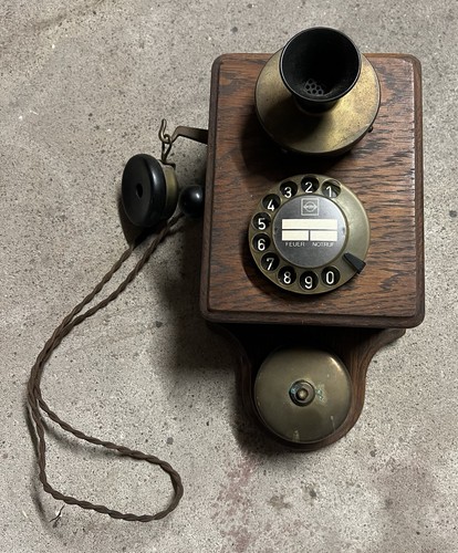 Antikes wandtelefon aus holz - wandtelefon,