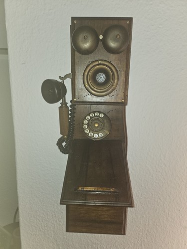 Wandtelefon antik sehr alt - wandtelefon, antik,