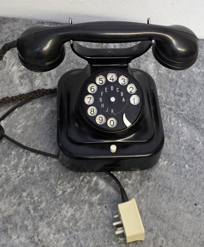 Antikes wählscheiben telefon - antikes, wählscheiben-telefon